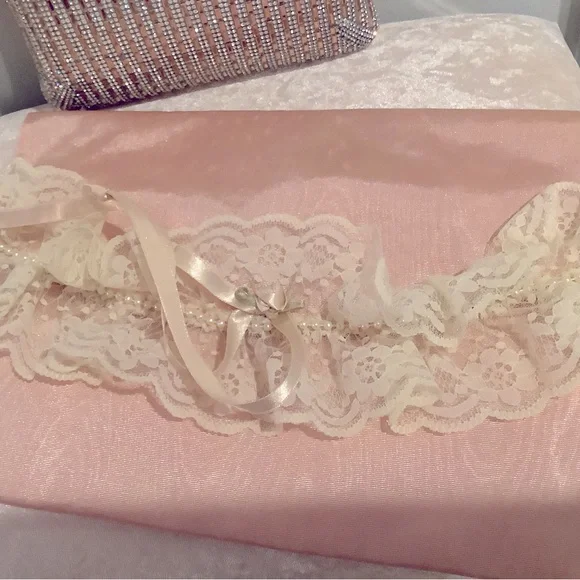 Beautiful vintage New without tags lingerie holder
